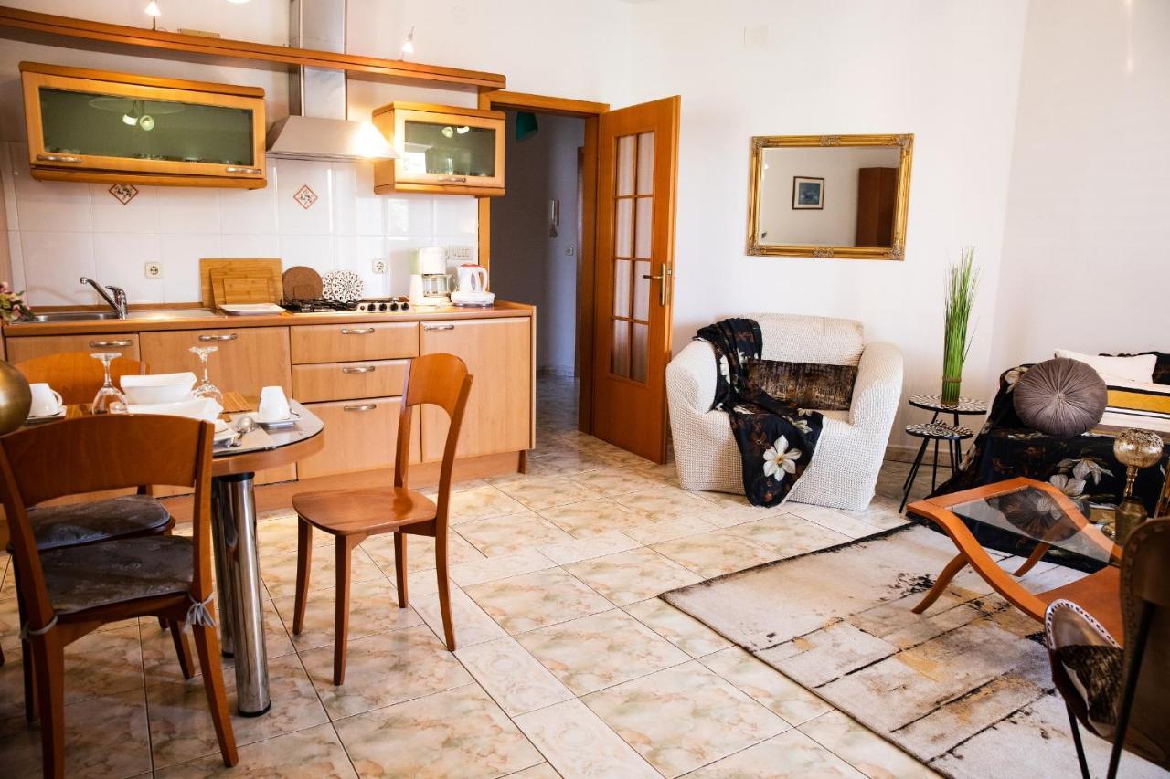 Villa Mareonda - Apartments Sussurro Rovigno Esterno foto