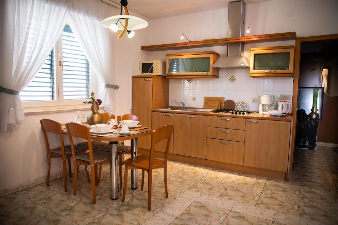 Villa Mareonda - Apartments Sussurro Rovigno Esterno foto