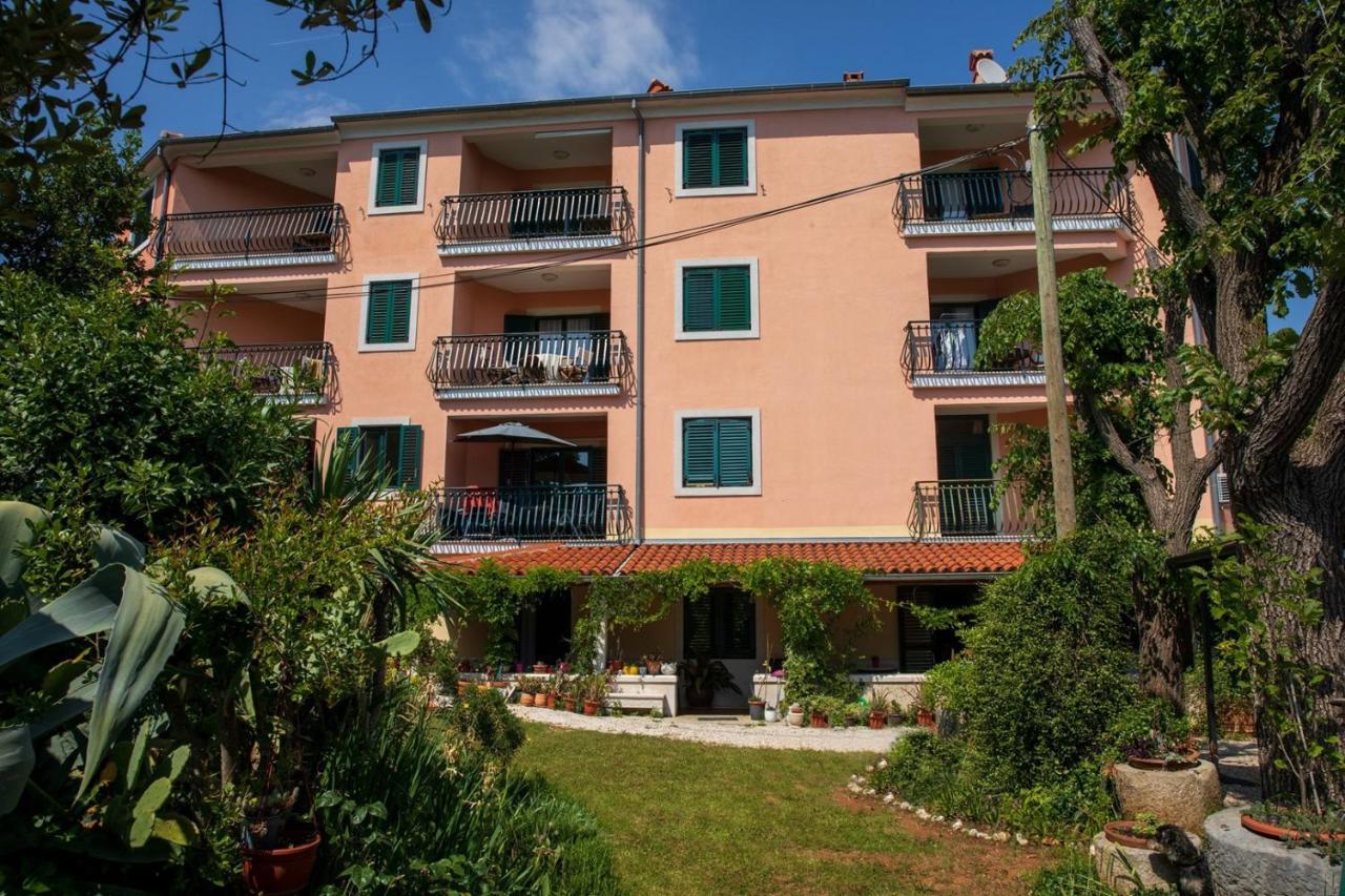 Villa Mareonda - Apartments Sussurro Rovigno Esterno foto