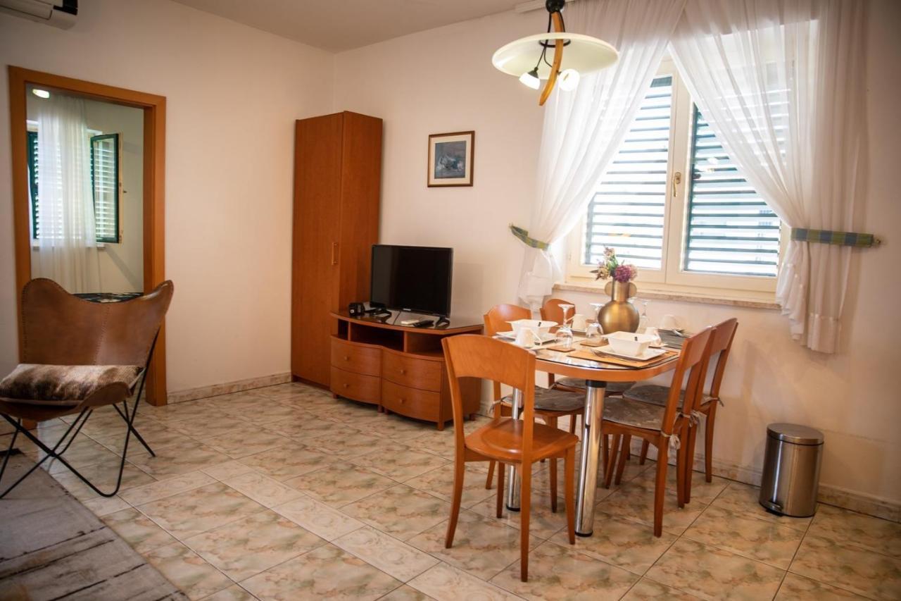 Villa Mareonda - Apartments Sussurro Rovigno Esterno foto